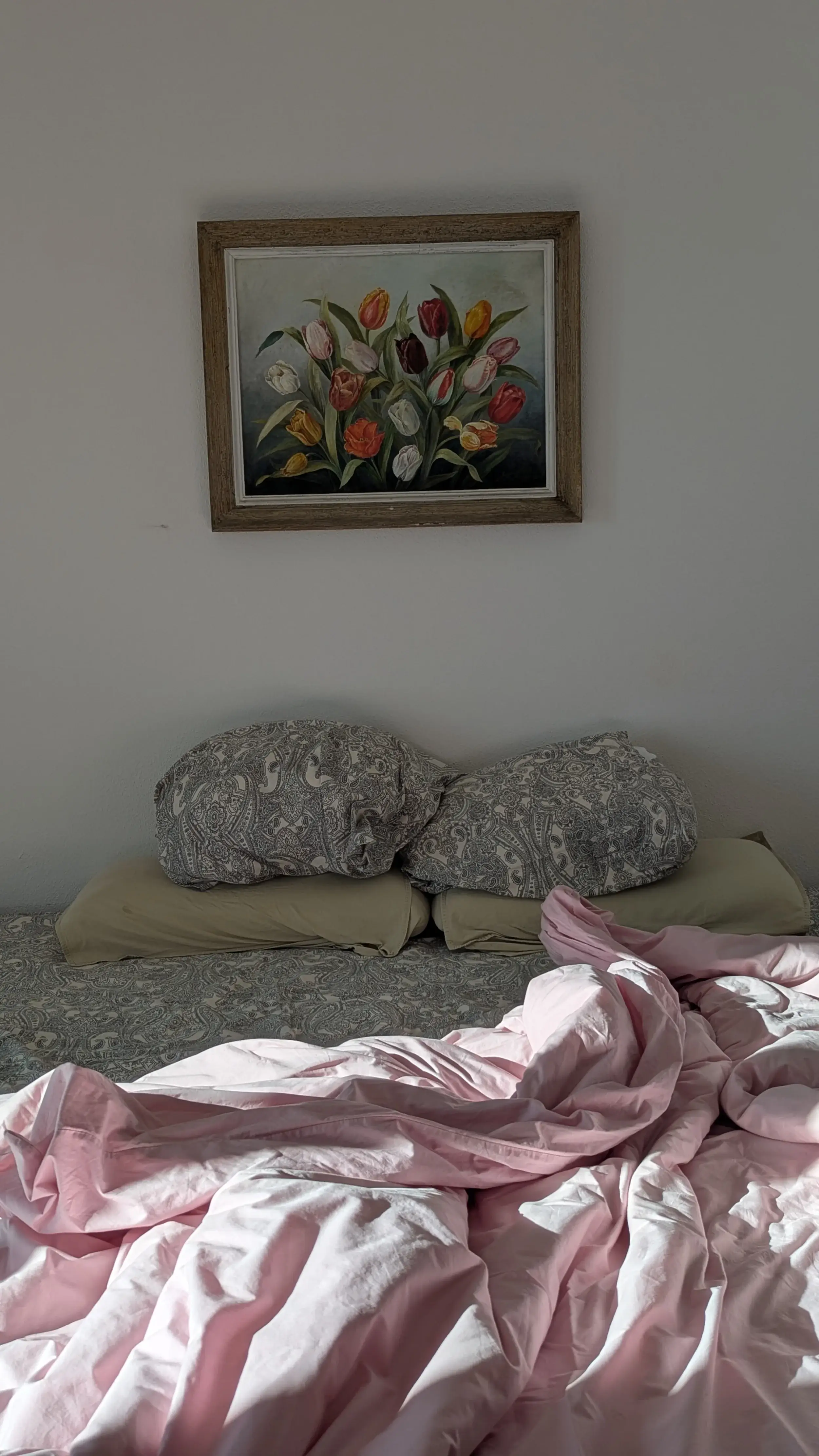 Bedroom detail at Manas Slowliving in Alentejo
