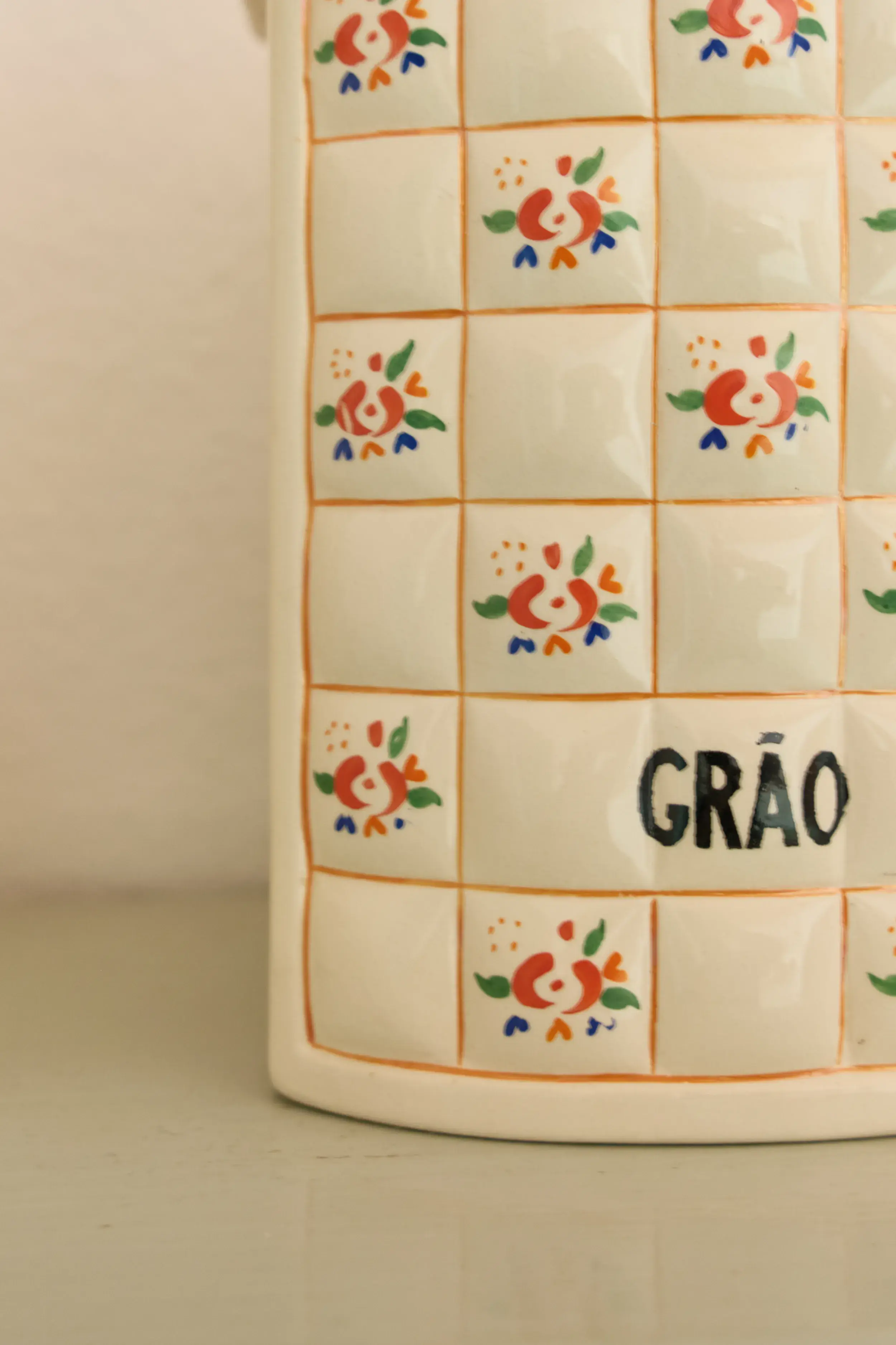 Vintage kitchen details at Manas Slowliving