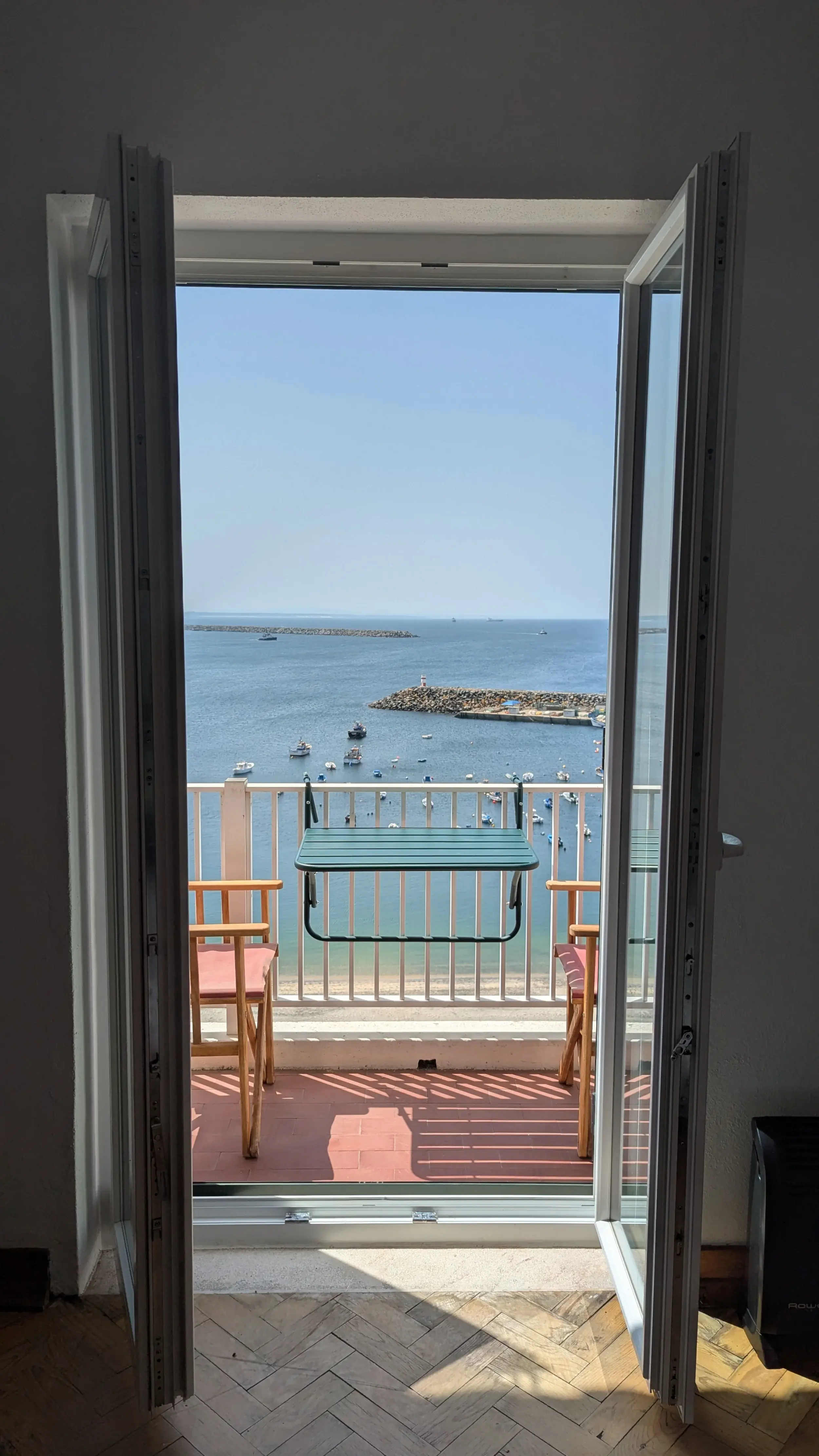 Habitación con vistas al Atlántico en la Casa de Sines, espacio de residencias y retiros creativos en el Alentejo