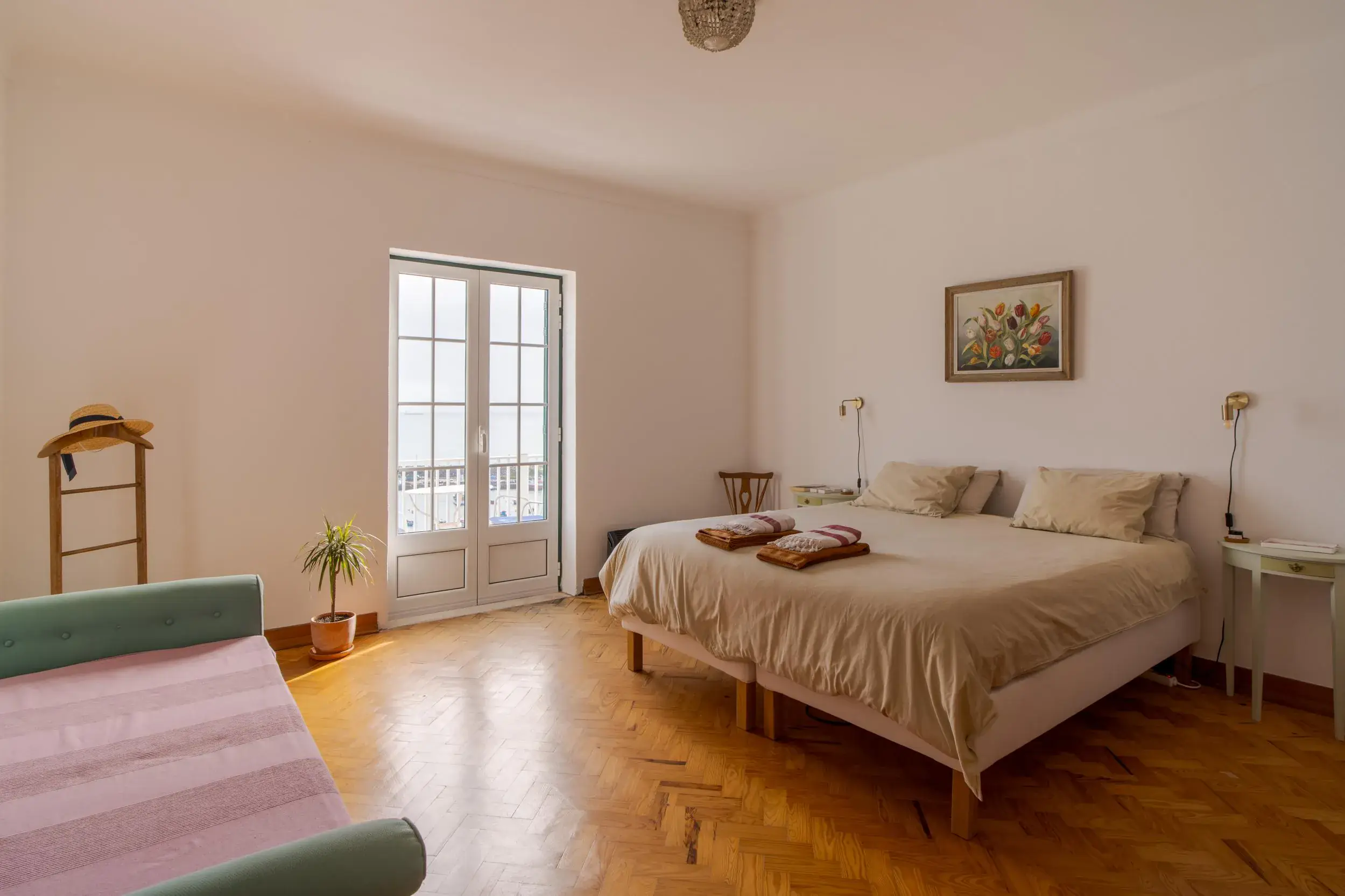 Bedroom 1 with sea view